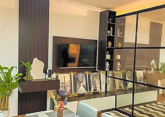Timog Vibe: Relax And Roam Qc Hotel