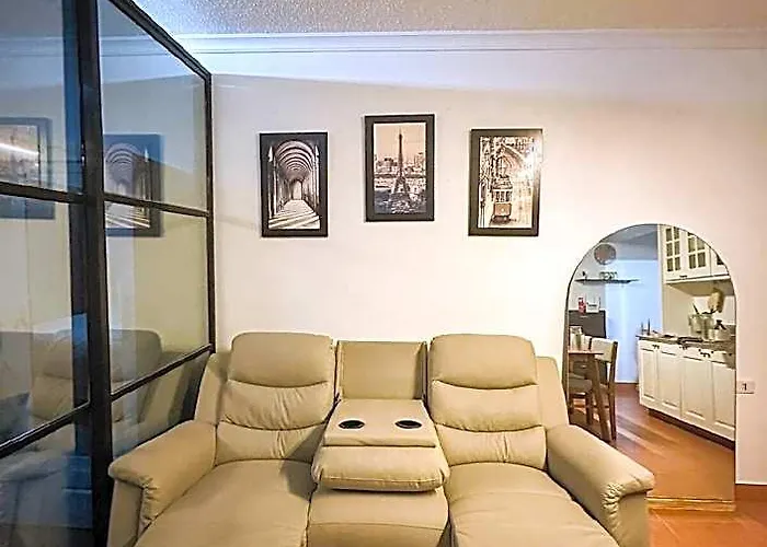 Timog Vibe: Relax And Roam Qc Hotel