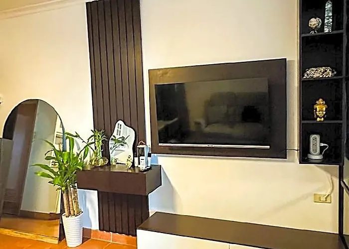 Timog Vibe: Relax And Roam Qc Hotel